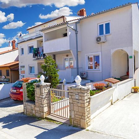 Apartment Vladimira 1569 Pula Exterior photo